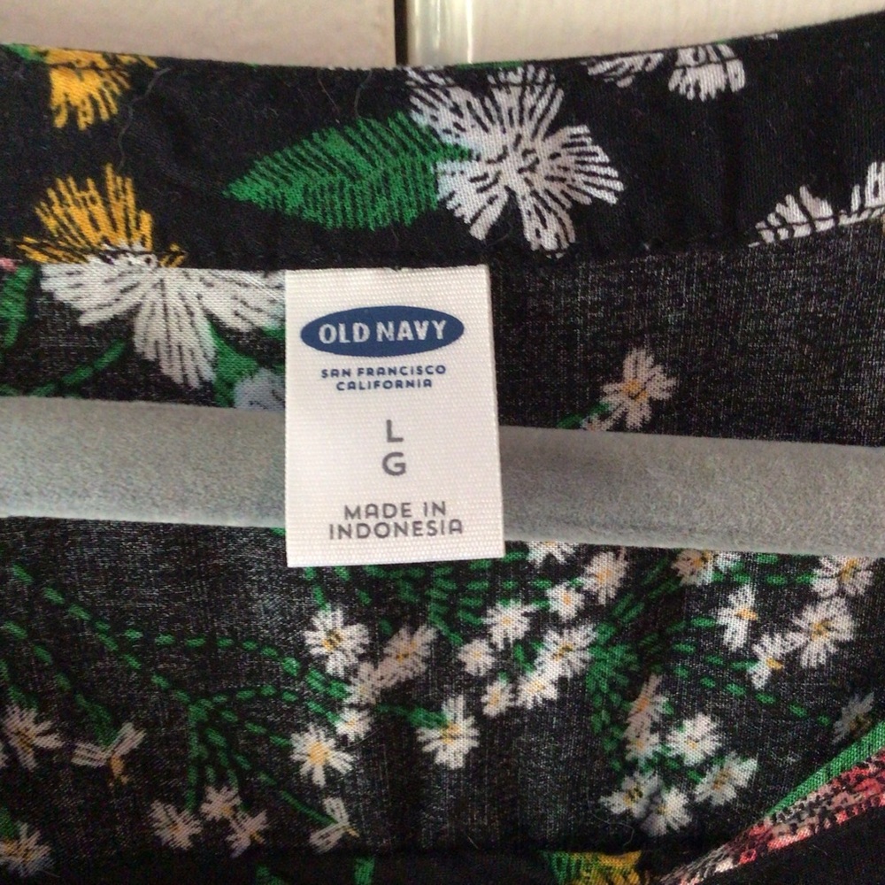 Black Floral top - Picture 3 of 3